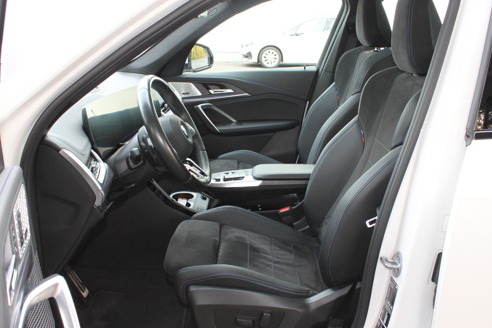 BMW X1 xDr. 23i M-Sport, NAVI, HUD, ad LED, ACC, H/K foto 10