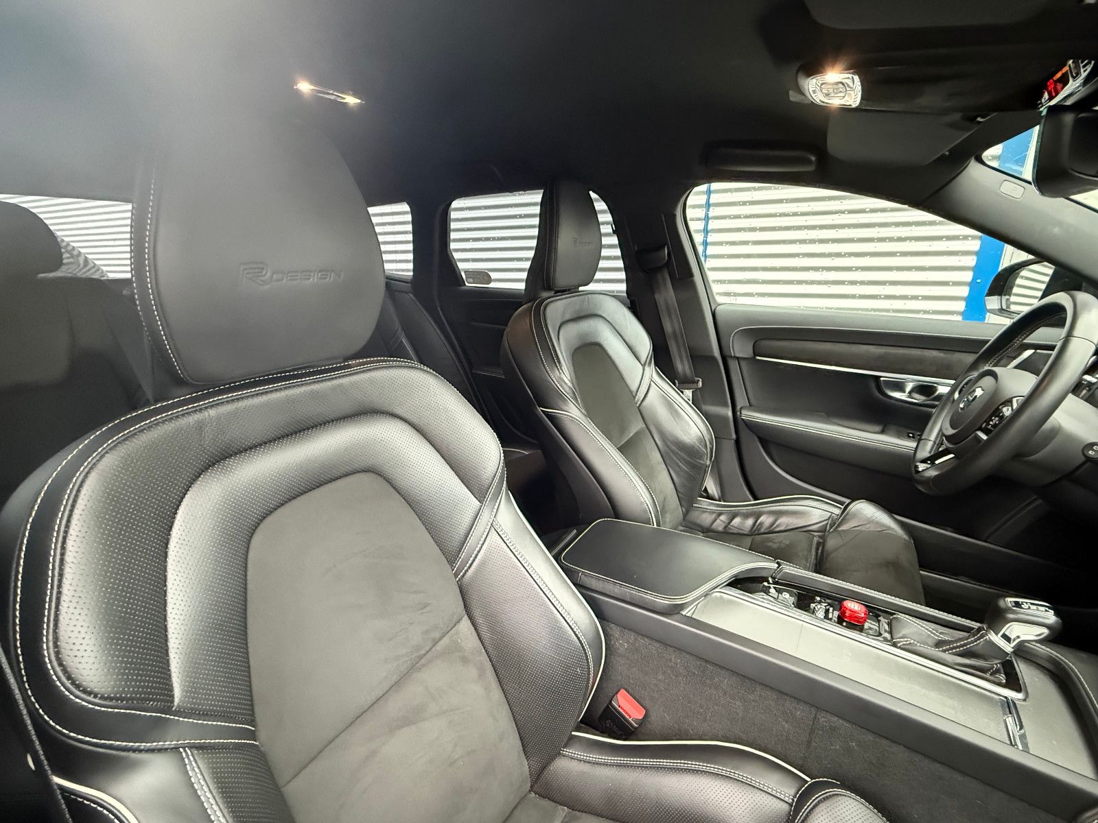 Volvo V90 Kombi 2,0 D R Design AWD, Kamera, ACC foto 5