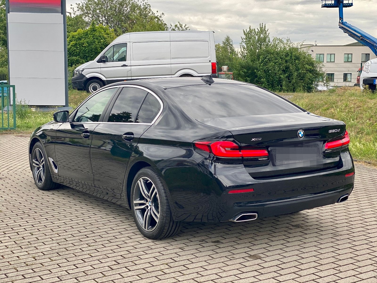 BMW 520 d xDrive Navi AHK 18 Zoll Standheizung foto 4