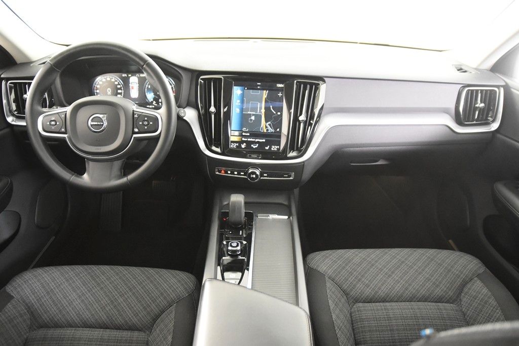 Volvo V60 B3 Geartronic *1.Hand*Navi*Pano.*AHK* foto 2