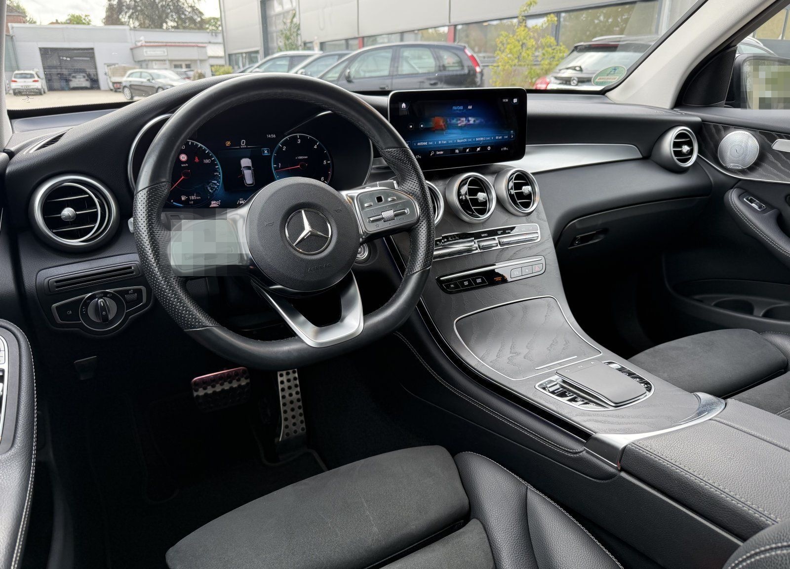 Mercedes-Benz GLC 220 d AMG Line 4Matic Kamera Navi Pano LED A foto 12