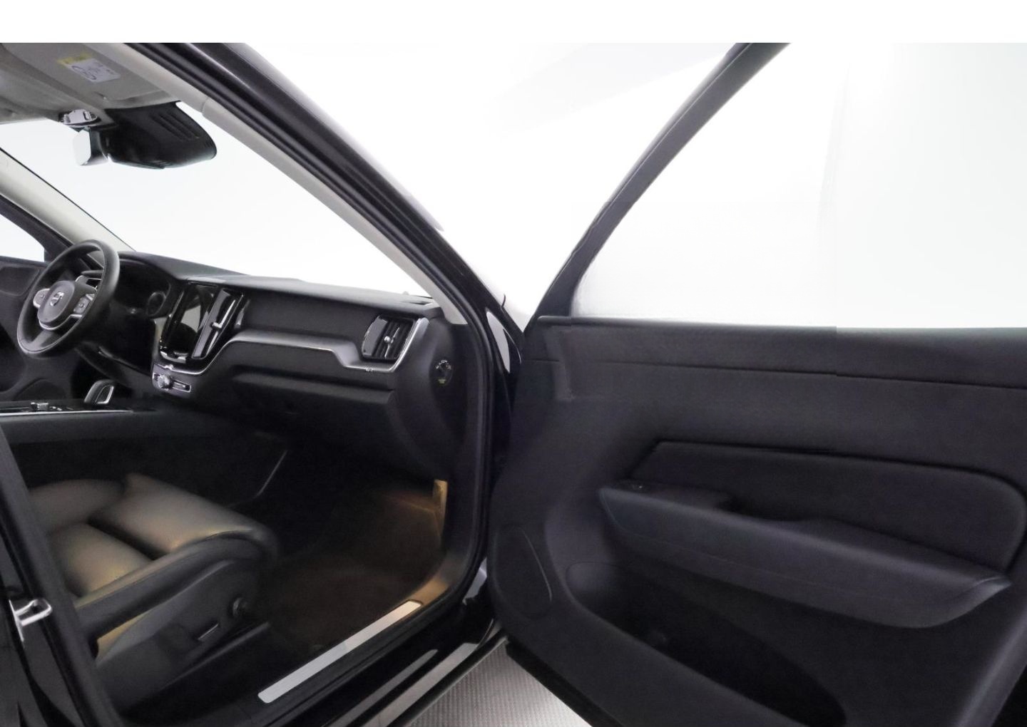 Volvo XC60 B4 AWD Geartronic Momentum Pro+LED+NAVI+AHK foto 12