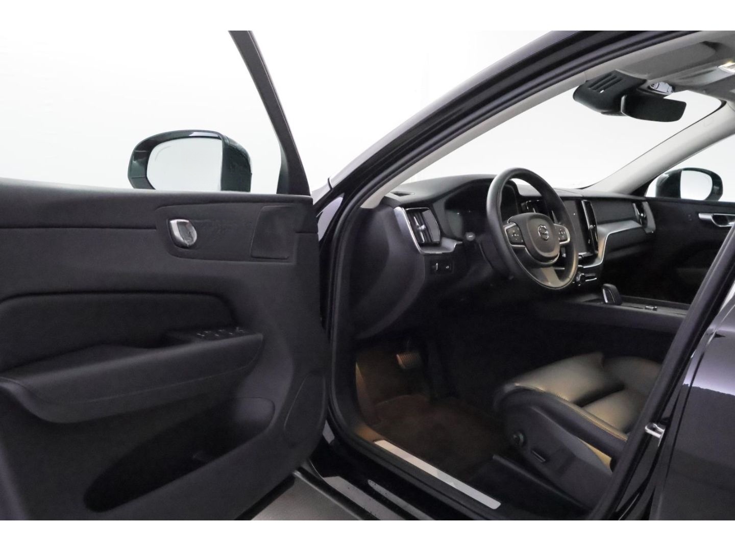 Volvo XC60 B4 AWD Geartronic Momentum Pro+LED+NAVI+AHK foto 5