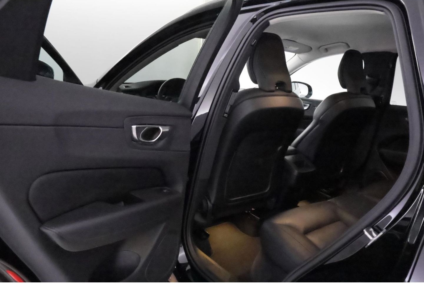 Volvo XC60 B4 AWD Geartronic Momentum Pro+LED+NAVI+AHK foto 9