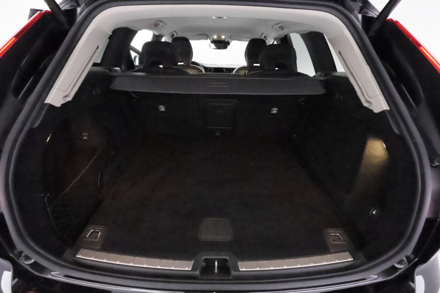 Volvo XC60 B4 AWD Geartronic Momentum Pro+LED+NAVI+AHK foto 10