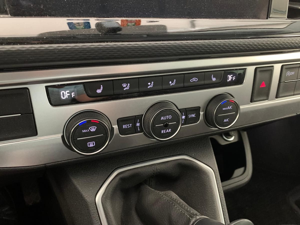 Volkswagen T6.1 Multivan 7-SITZER NAVI LED AHK DAB foto 10