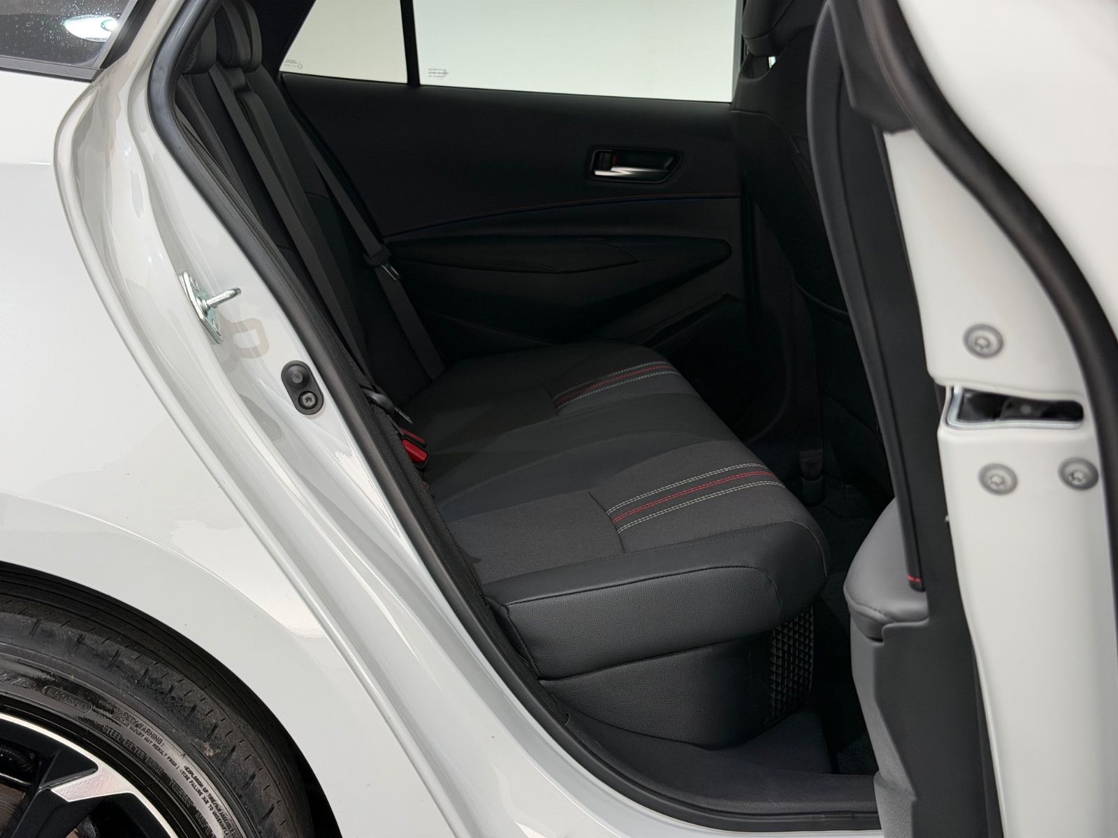 Toyota Corolla Touring 2.0 Hybrid*GR SPORT*LED-PANO-JBL foto 22