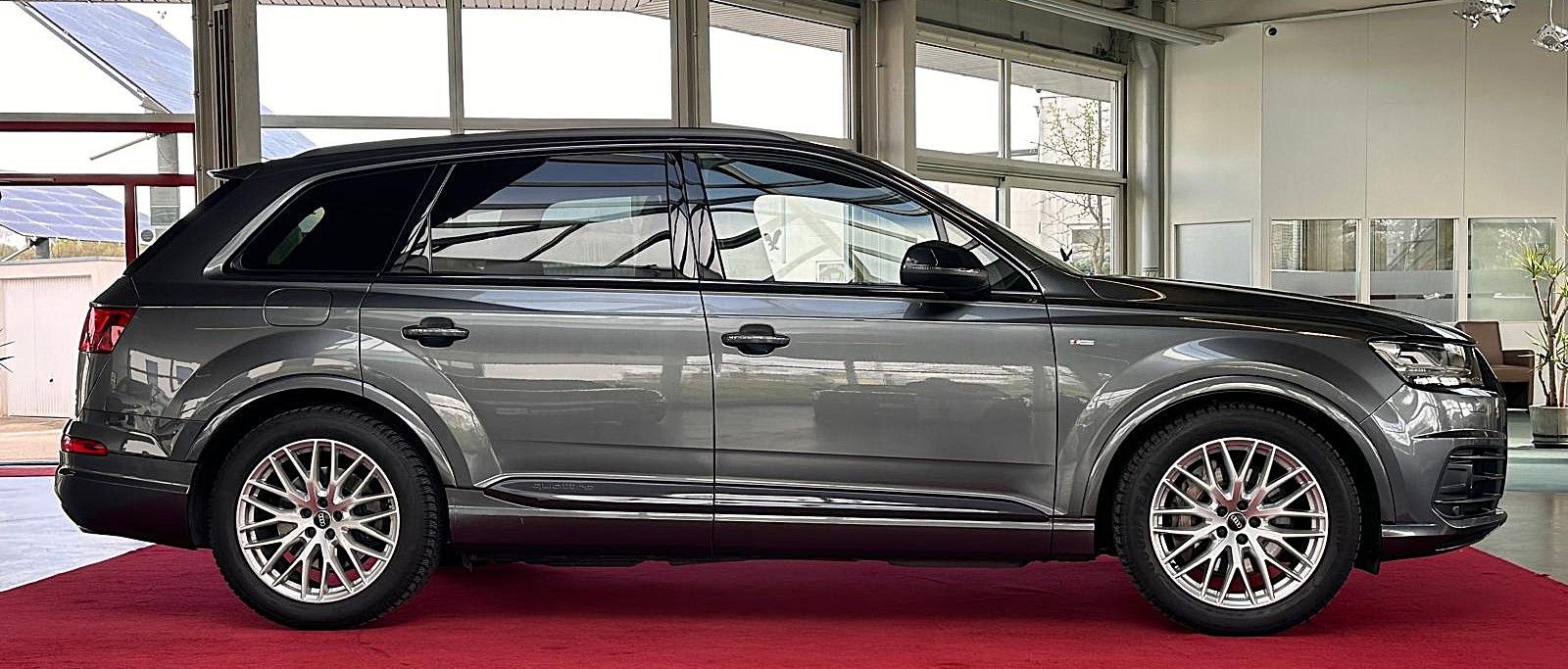 Audi Q7 3.0 TDI quattro S LINE/7 SITZE/STANDHZ/Matrix foto 2