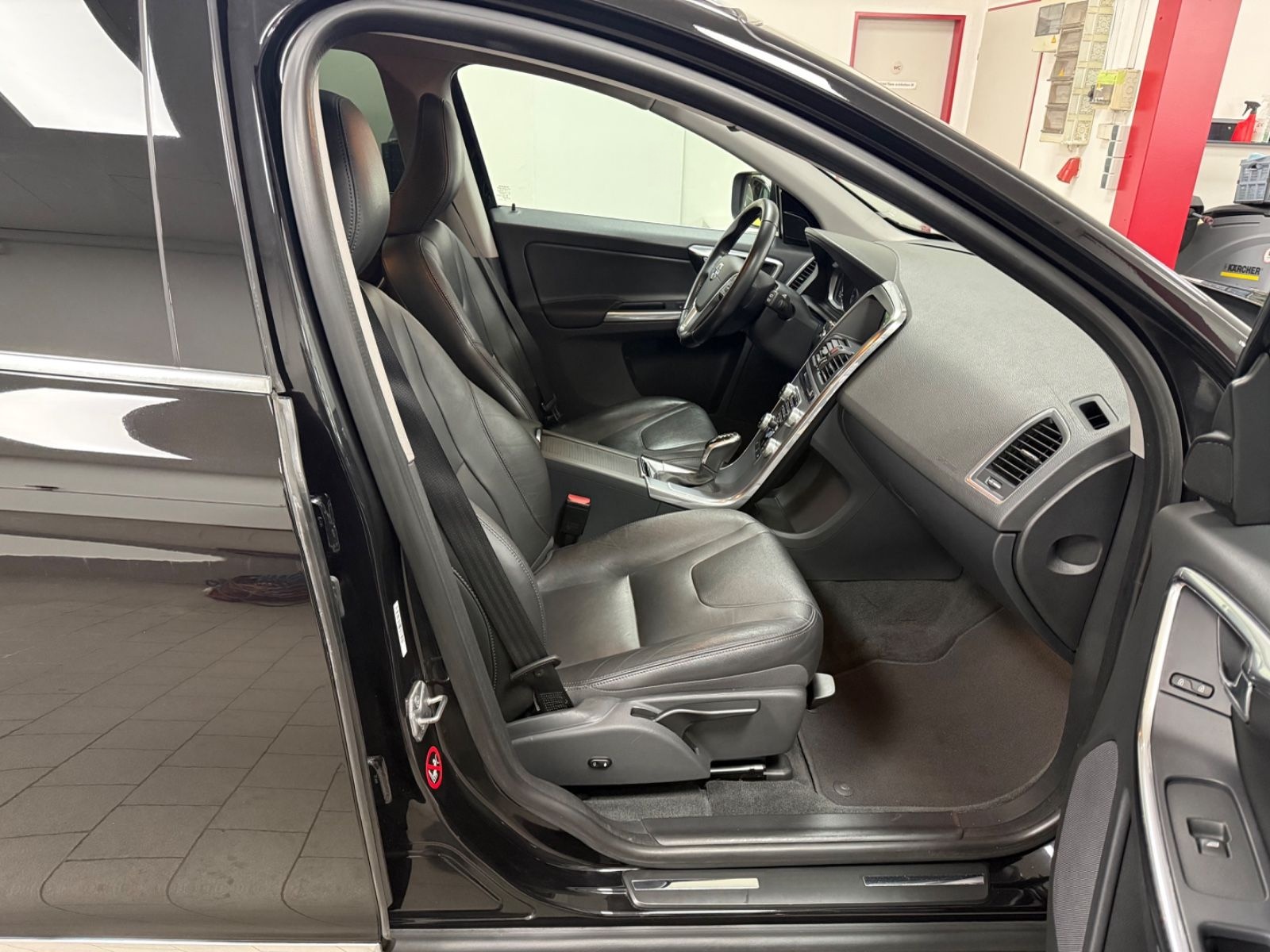 Volvo XC 60 Summum AWD*NAVI*PANO*XENON*LEDER*PDC*4x4* foto 18