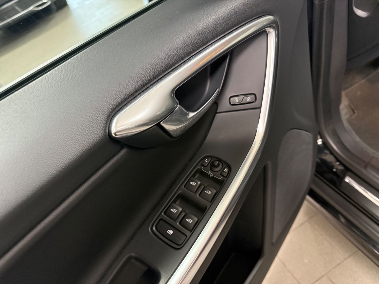 Volvo XC 60 Summum AWD*NAVI*PANO*XENON*LEDER*PDC*4x4* foto 24