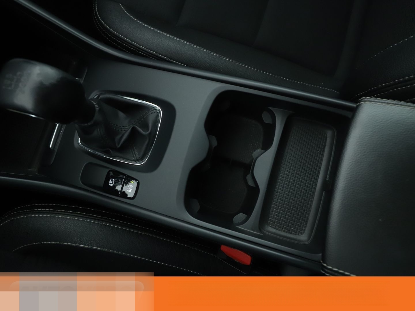 Volvo XC40 2.0 D3 Momentum Pro 2WD *NAV*TEMP*CAM*AHK* foto 24