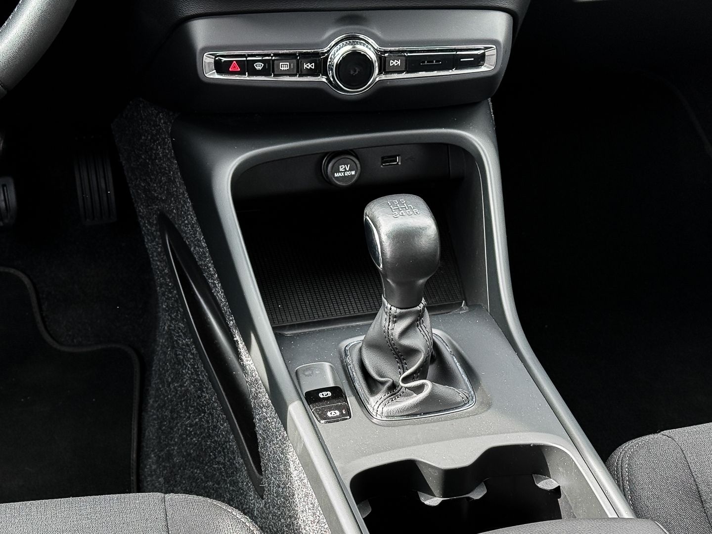 Volvo XC40 Momentum Core 2WD Digitales Cockpit Soundsy foto 9