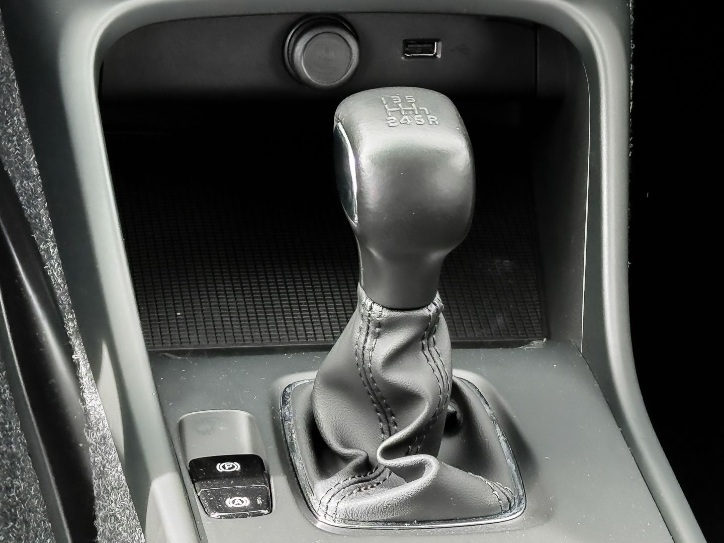 Volvo XC40 Momentum Core 2WD Digitales Cockpit Soundsy foto 10