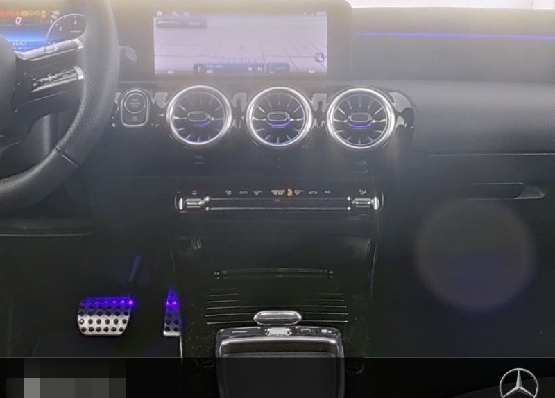 Mercedes-Benz A 200 d AMG Sport LED Pano W-Paket Kamera18'' foto 10