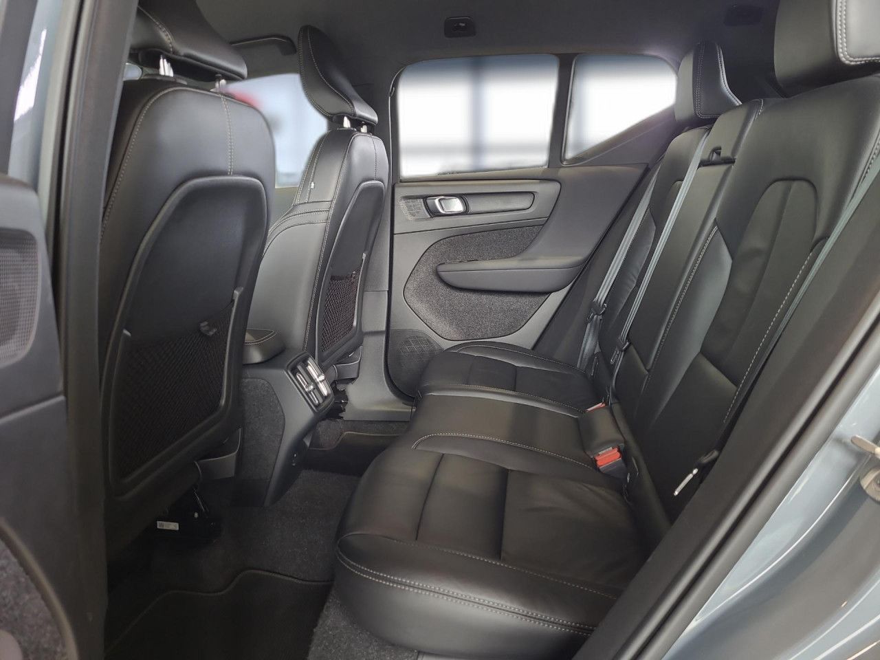 Volvo XC 40 R Design 2WD Bluetooth Navi LED Vollleder foto 11