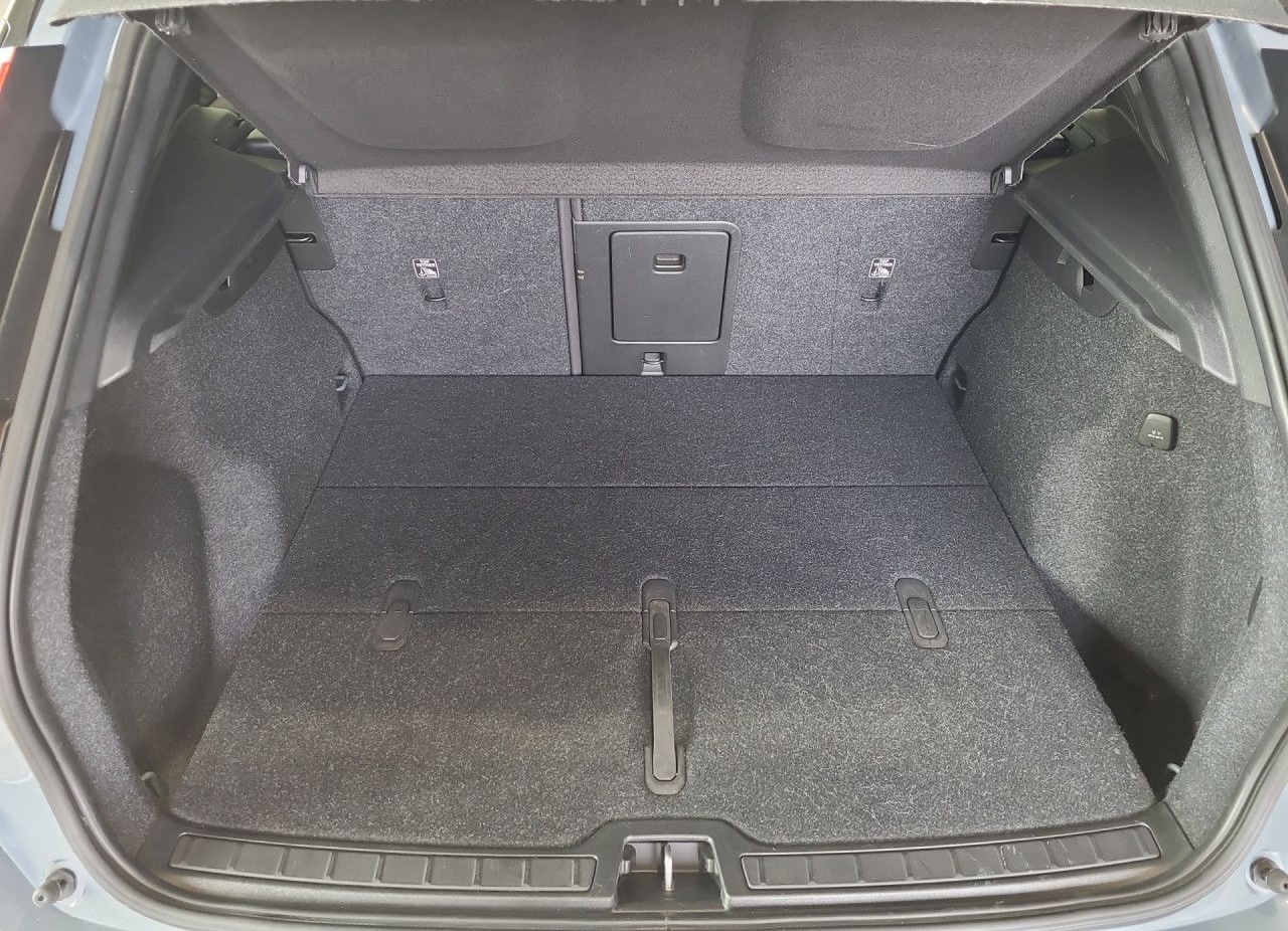 Volvo XC 40 R Design 2WD Bluetooth Navi LED Vollleder foto 14