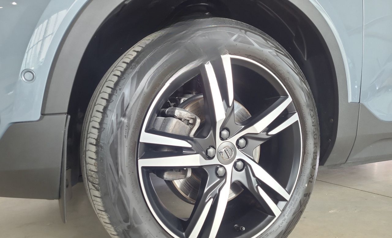 Volvo XC 40 R Design 2WD Bluetooth Navi LED Vollleder foto 15