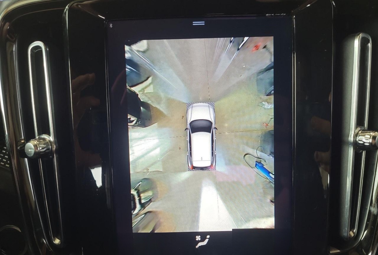 Volvo XC 40 R Design 2WD Bluetooth Navi LED Vollleder foto 9