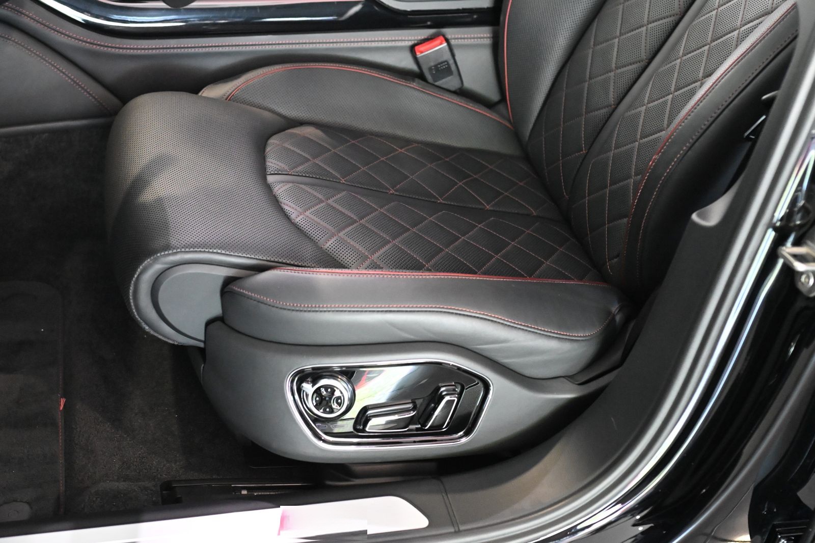 Audi S8 4.0 TFSI quattro plus Sportabgasanlage 19" foto 17