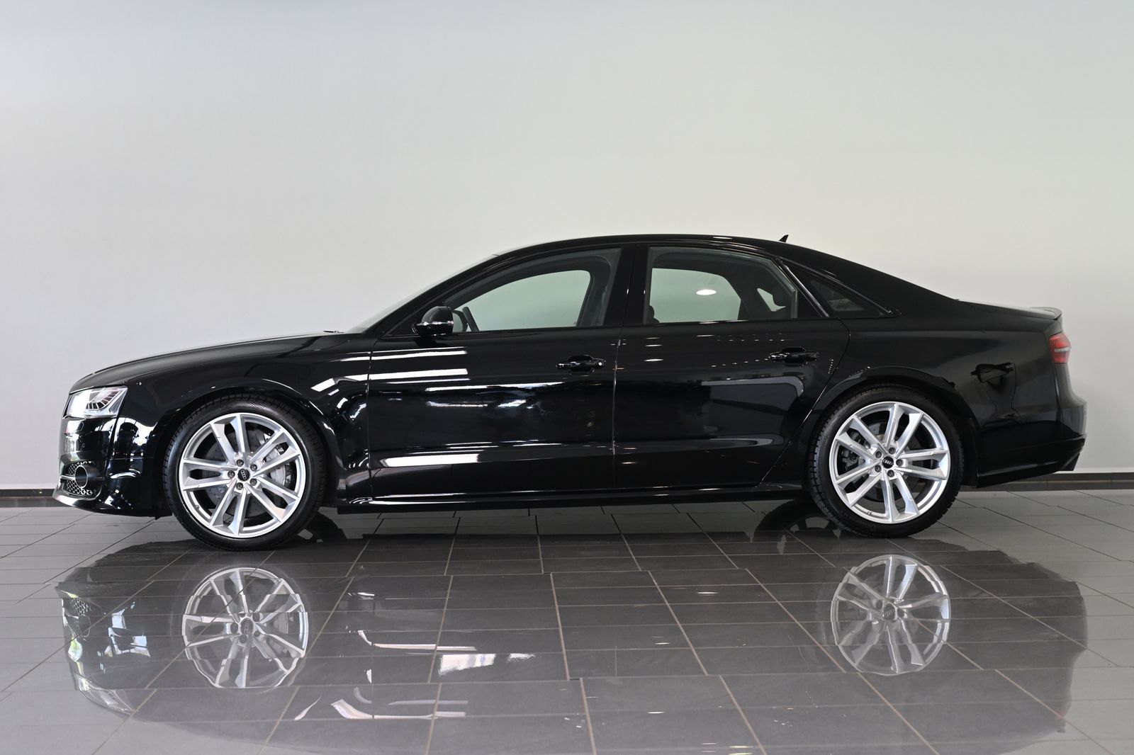 Audi S8 4.0 TFSI quattro plus Sportabgasanlage 19" foto 3