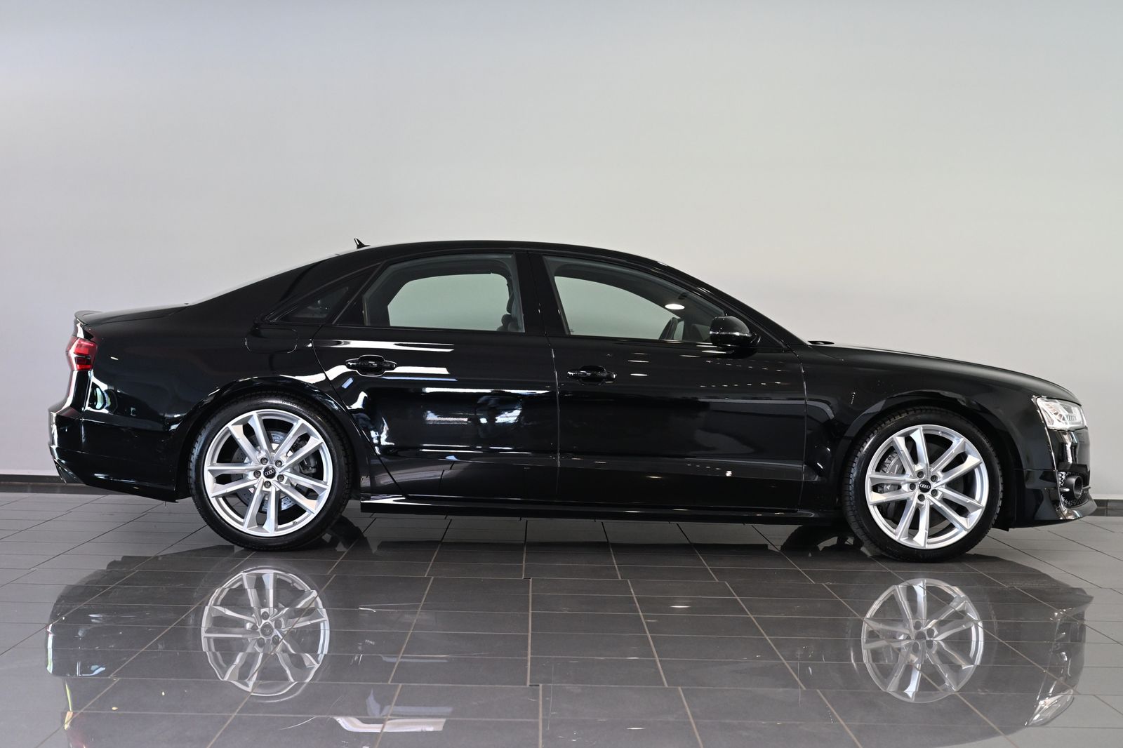 Audi S8 4.0 TFSI quattro plus Sportabgasanlage 19" foto 4