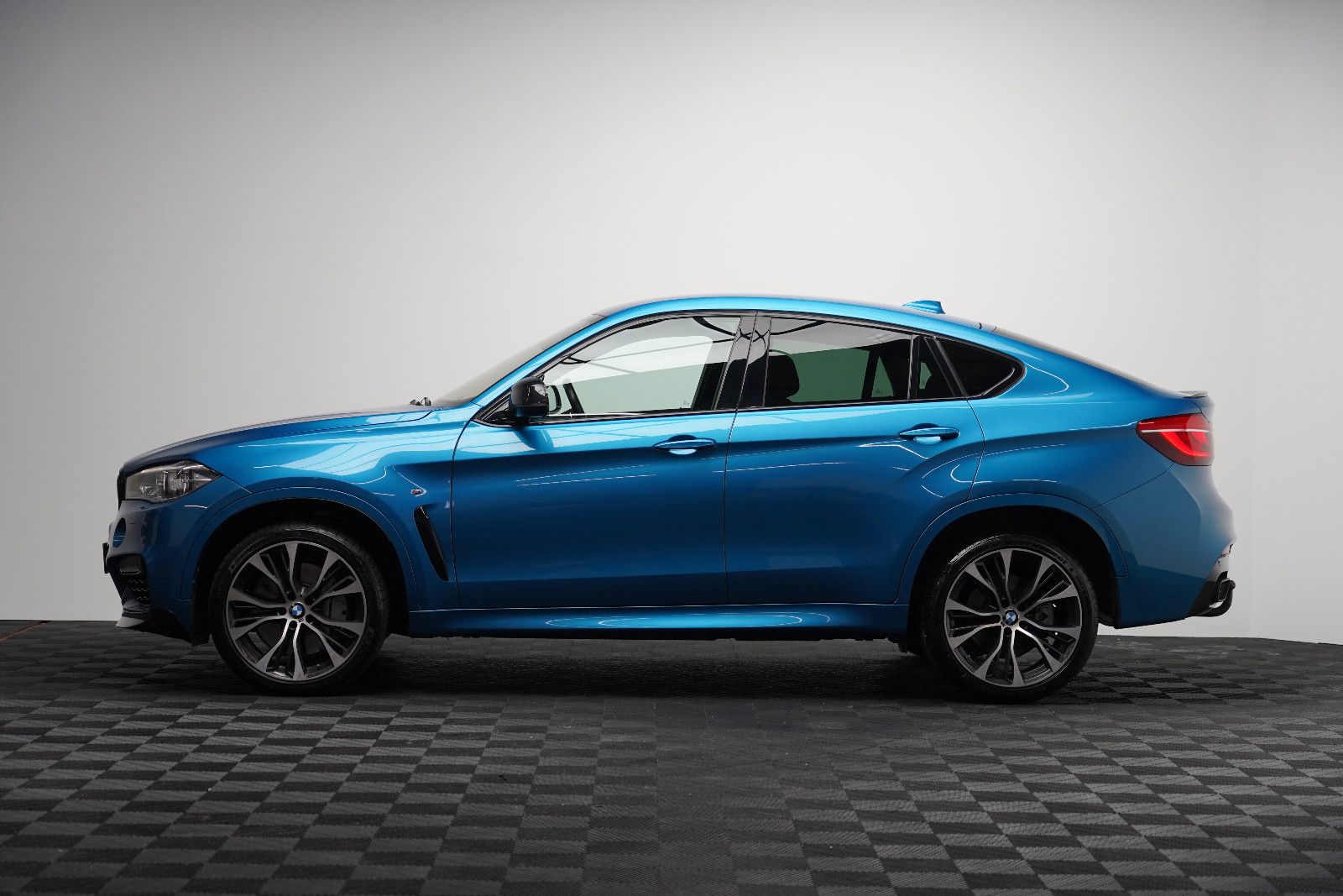 BMW X6 M50d H&K LED Memory AHK Kamera ACC Alcantara foto 5