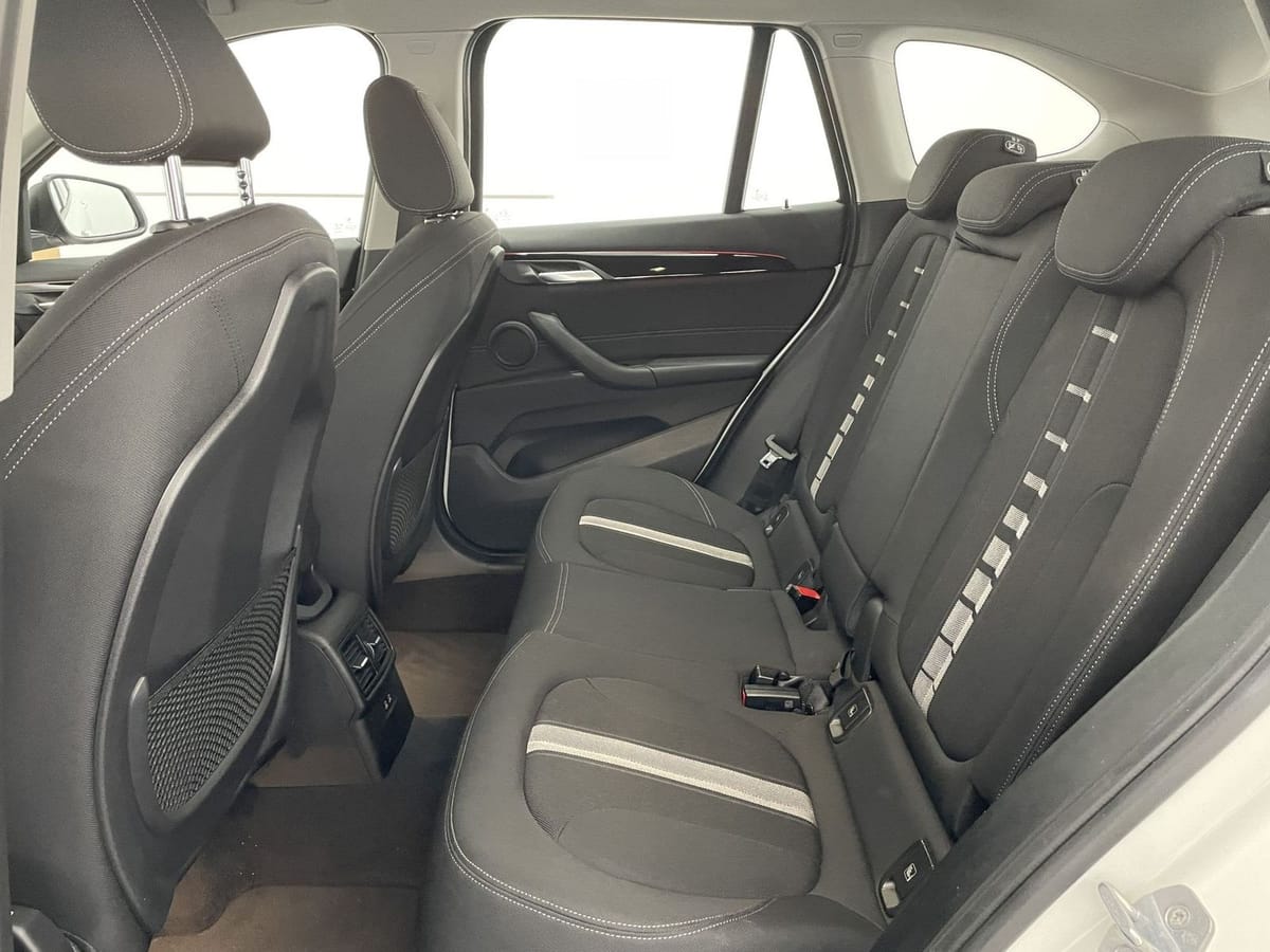 BMW X1 sDrive20i Sport Line NAVI AHK HUD LED Komfort foto 11