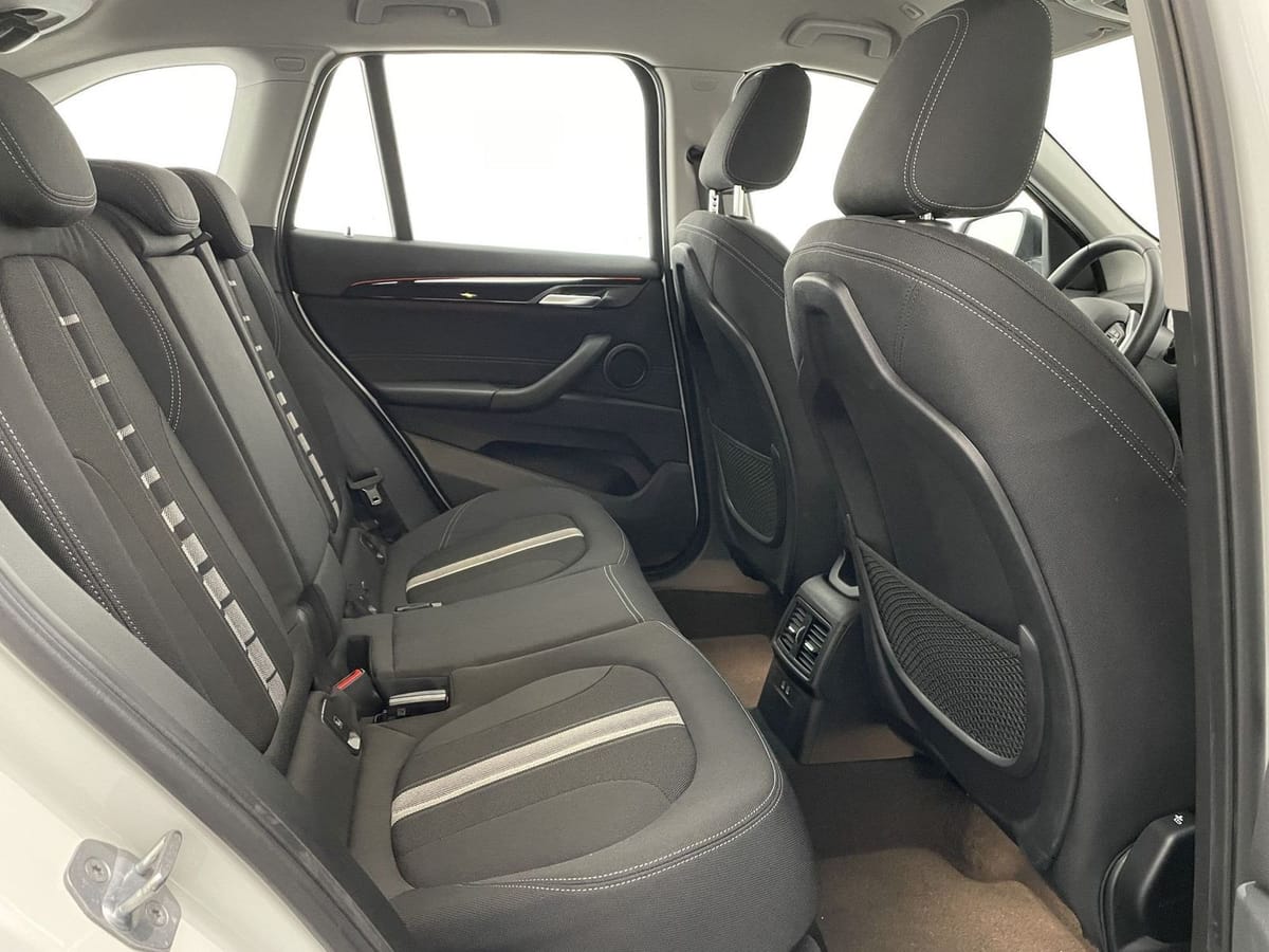 BMW X1 sDrive20i Sport Line NAVI AHK HUD LED Komfort foto 12