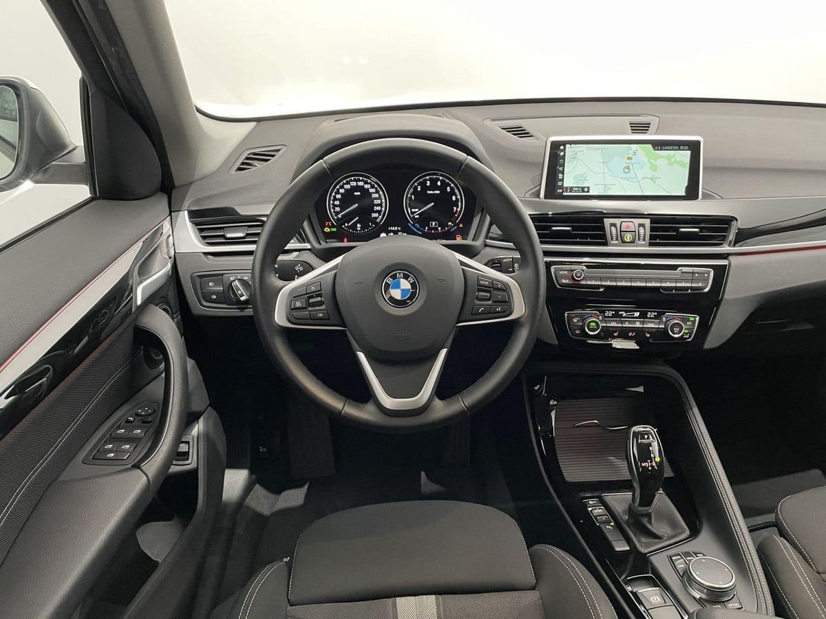 BMW X1 sDrive20i Sport Line NAVI AHK HUD LED Komfort foto 16