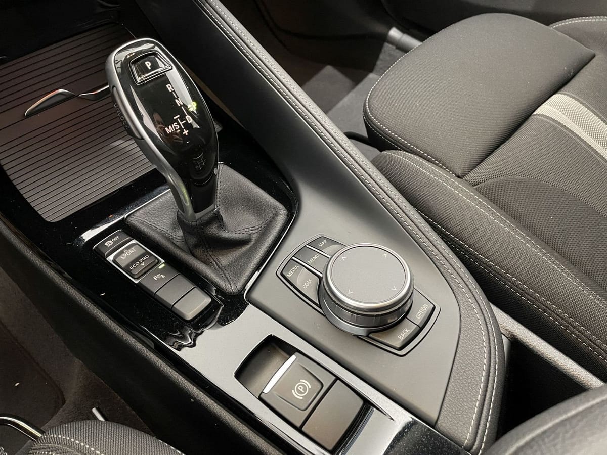 BMW X1 sDrive20i Sport Line NAVI AHK HUD LED Komfort foto 22