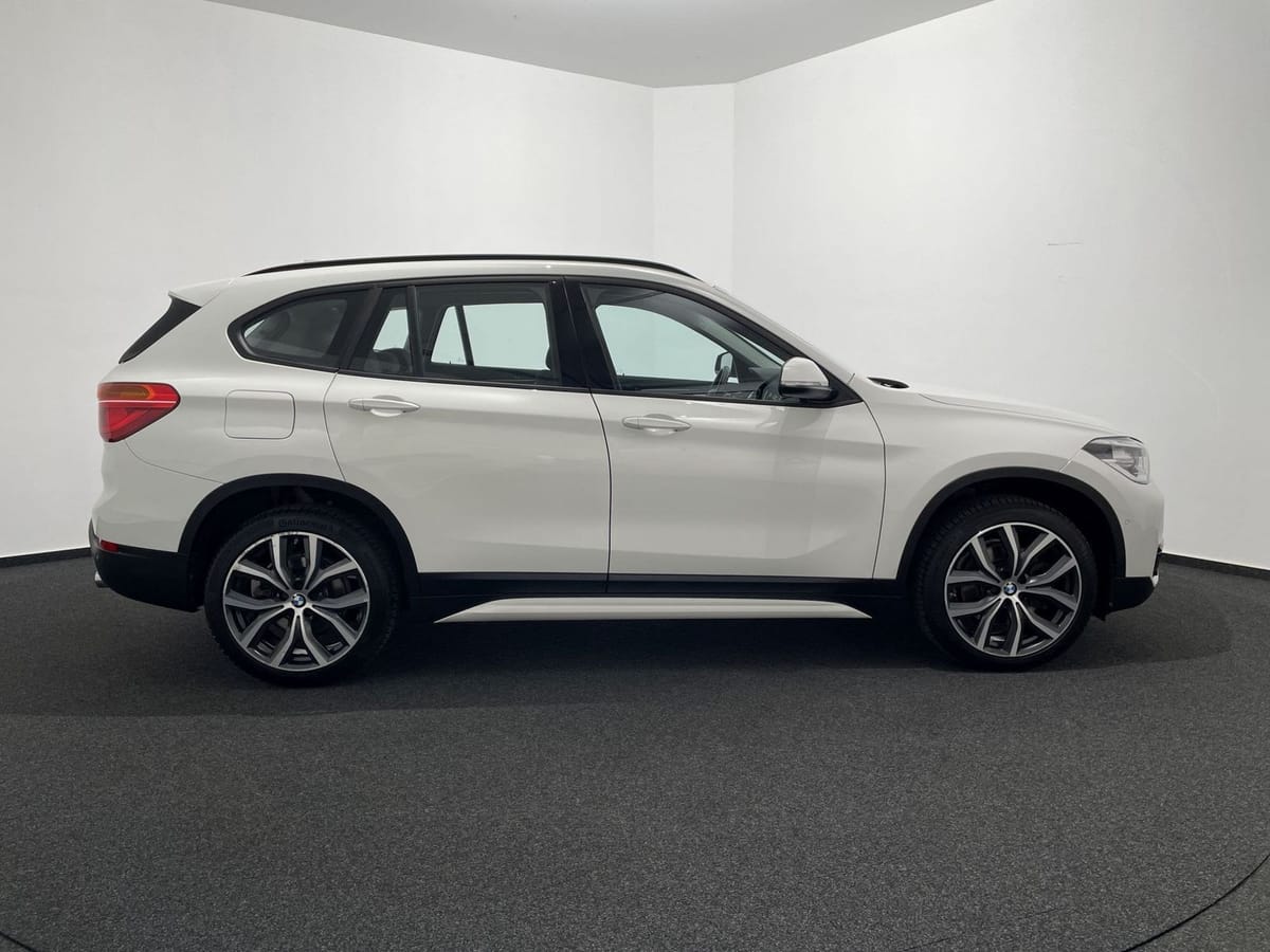 BMW X1 sDrive20i Sport Line NAVI AHK HUD LED Komfort foto 5