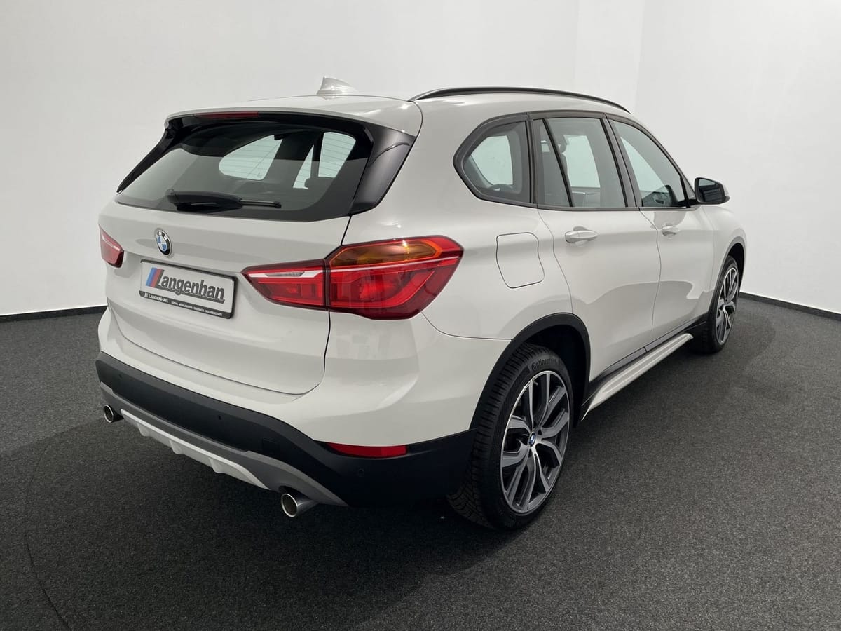 BMW X1 sDrive20i Sport Line NAVI AHK HUD LED Komfort foto 6