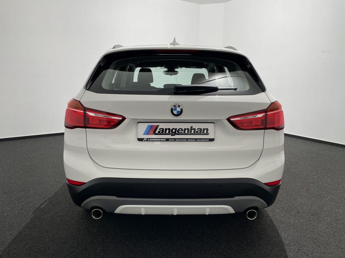 BMW X1 sDrive20i Sport Line NAVI AHK HUD LED Komfort foto 7