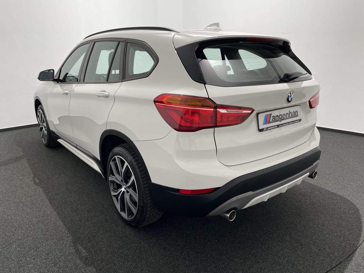 BMW X1 sDrive20i Sport Line NAVI AHK HUD LED Komfort foto 8