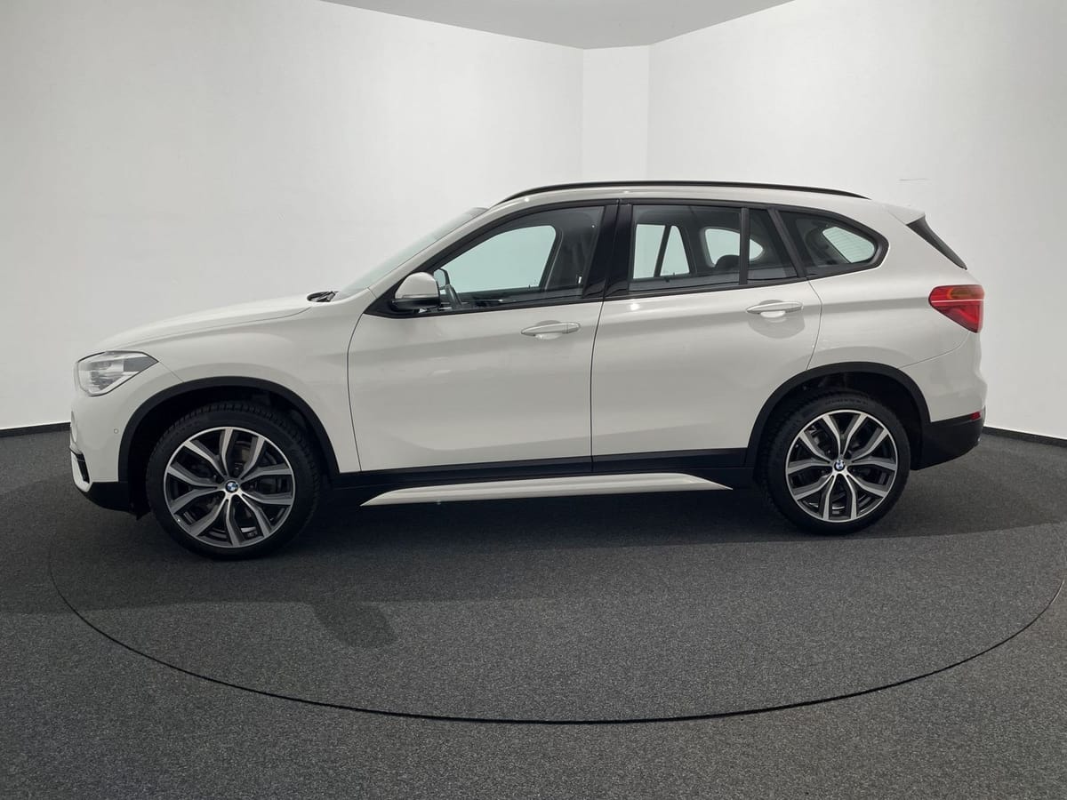 BMW X1 sDrive20i Sport Line NAVI AHK HUD LED Komfort foto 9