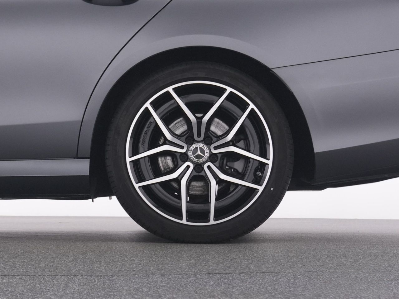 Mercedes-Benz E 200 T AMG+MBUXHighEnd+Pano+Burm+MBeam+AHK+360° foto 21