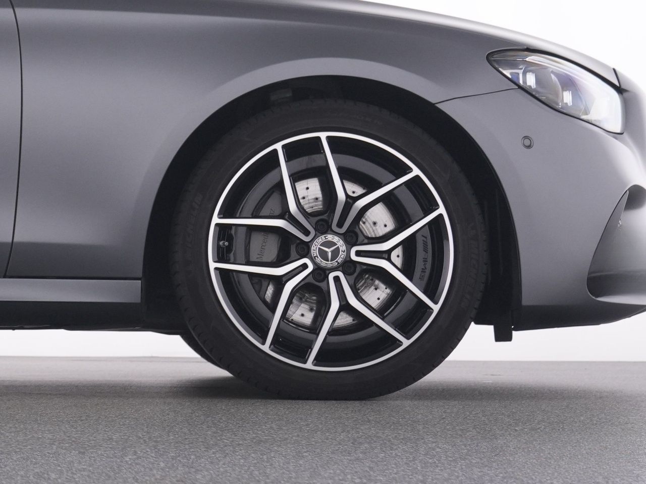 Mercedes-Benz E 200 T AMG+MBUXHighEnd+Pano+Burm+MBeam+AHK+360° foto 22