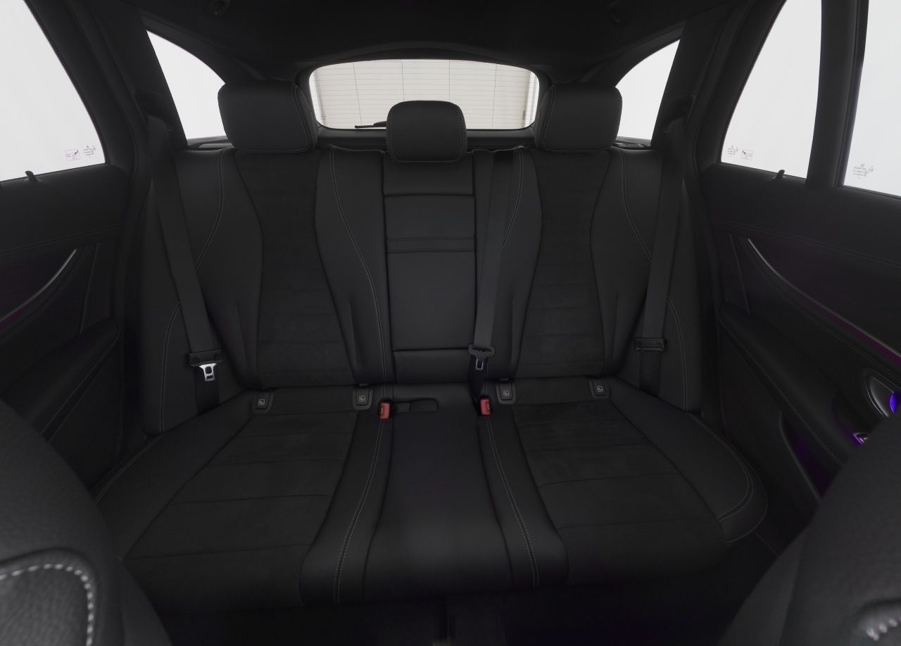 Mercedes-Benz E 200 T AMG+MBUXHighEnd+Pano+Burm+MBeam+AHK+360° foto 6