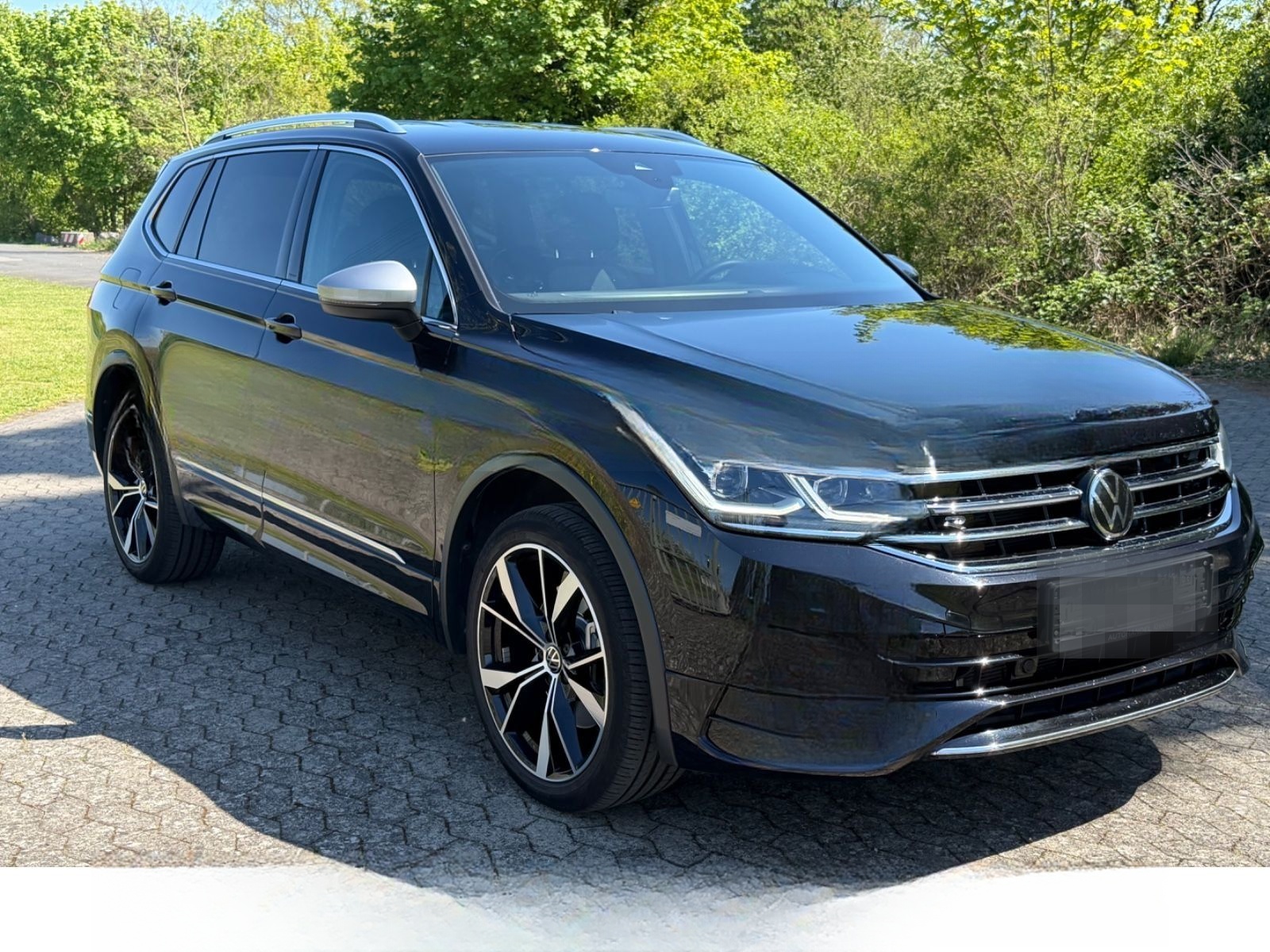 Volkswagen Tiguan Allspace R-Line 4Motion 7-SITZER-MATRIX