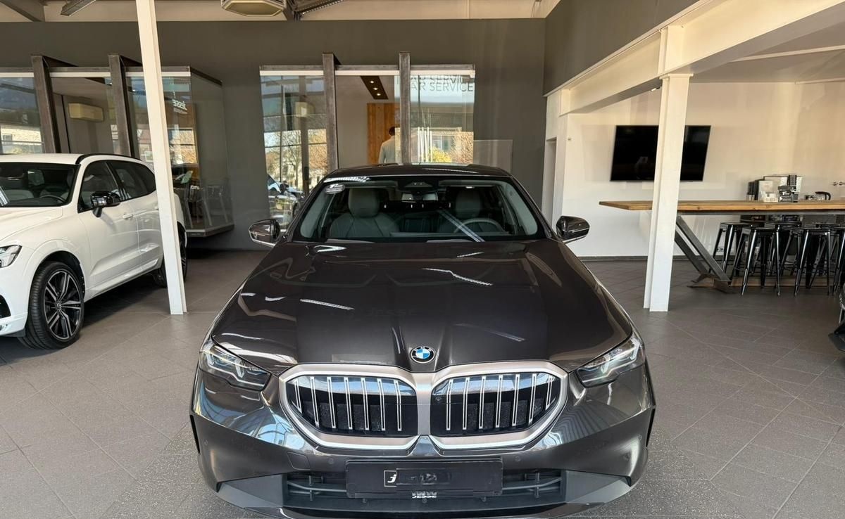 BMW 520 d LED HUD Gestik 360* H&K foto 2
