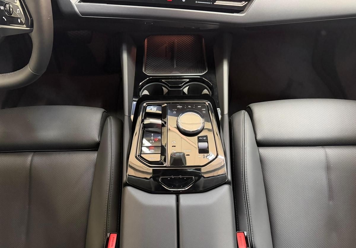BMW 520 d LED HUD Gestik 360* H&K foto 14