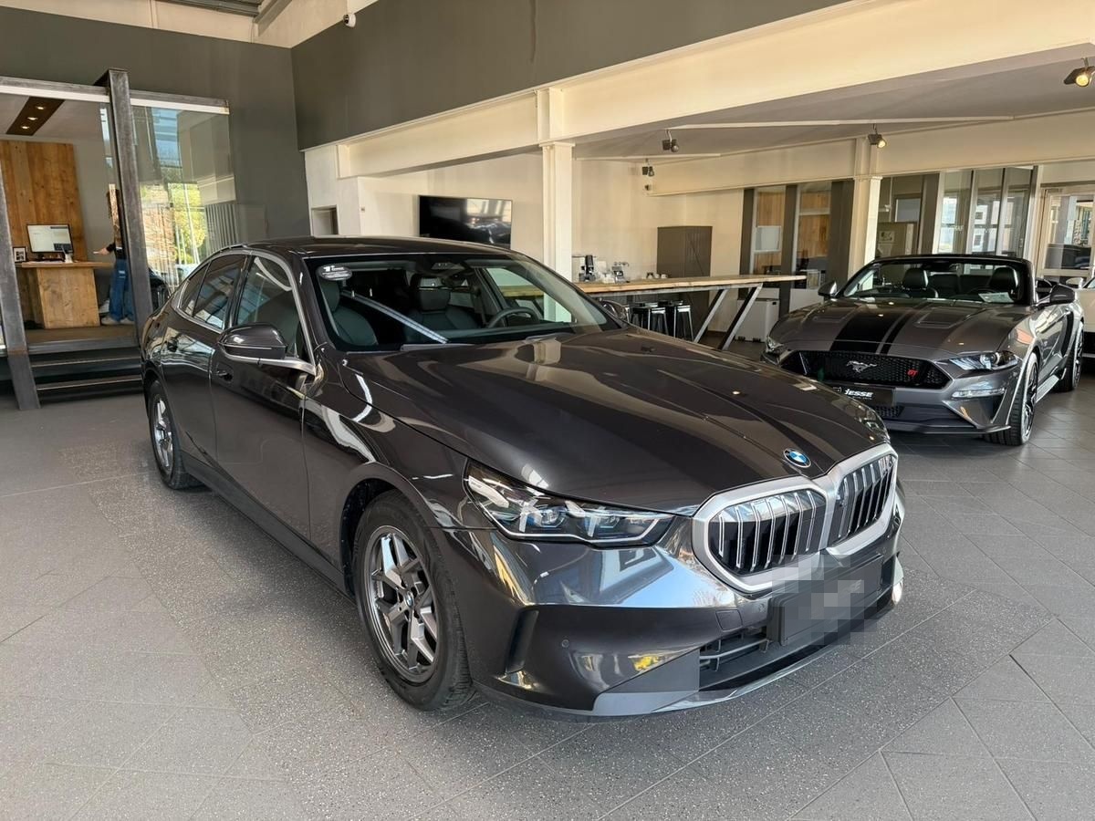 BMW 520 d LED HUD Gestik 360* H&K foto 3