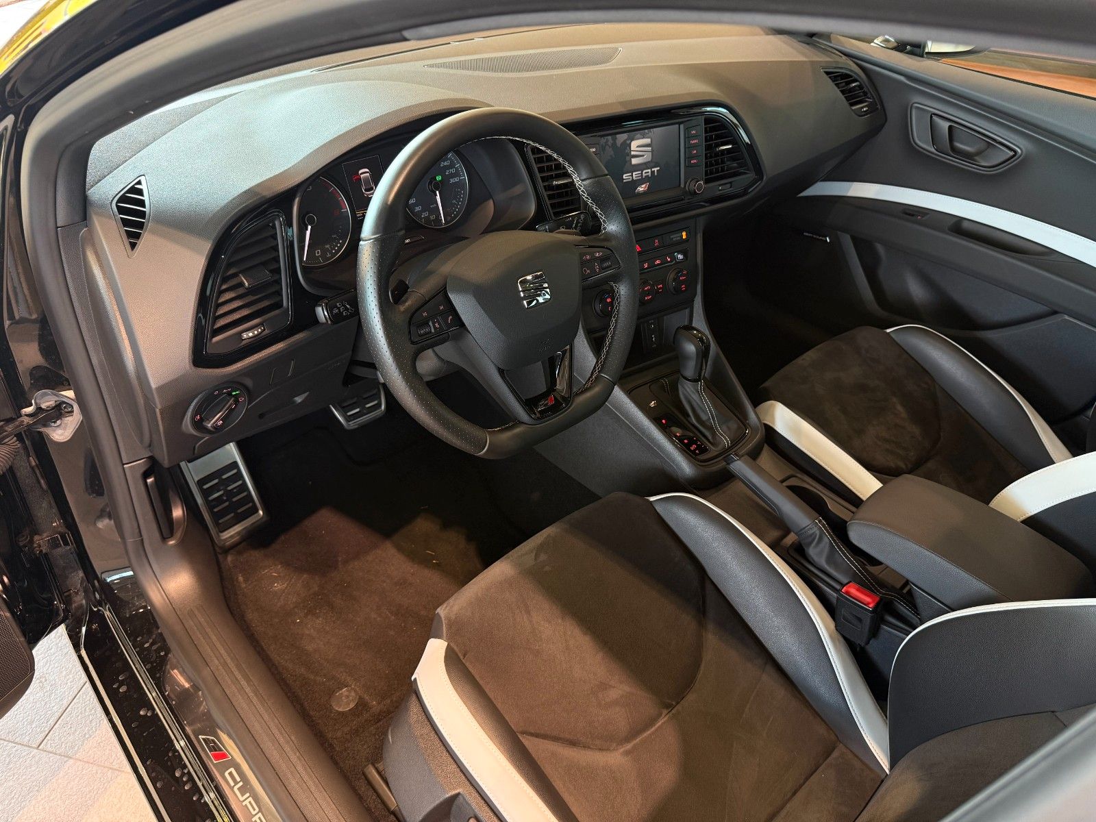 Seat Leon ST Cupra 290*Panorama*Soundsystem* foto 14