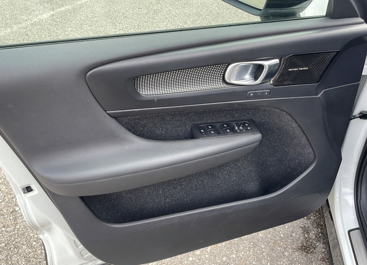 Volvo XC 40 R Design AWD Bluetooth Navi LED Vollleder foto 7