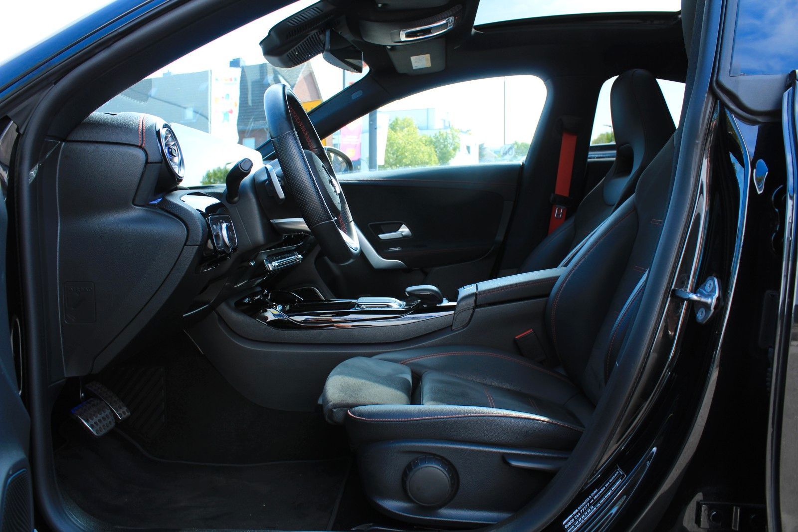 Mercedes-Benz CLA35 AMG 4MATIC+PANO+AMBIENTE+BURMESTER+NIGHT foto 25