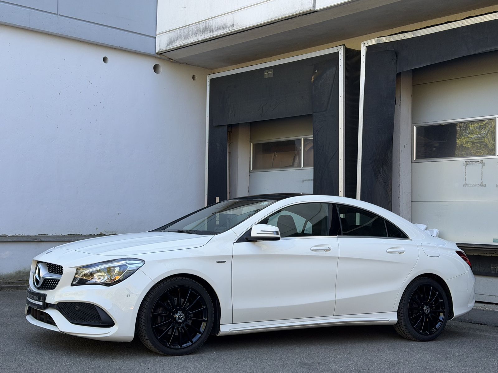 Mercedes-Benz CLA 200 Coupe AMG Edition LED Navi Pano RüKamera foto 2