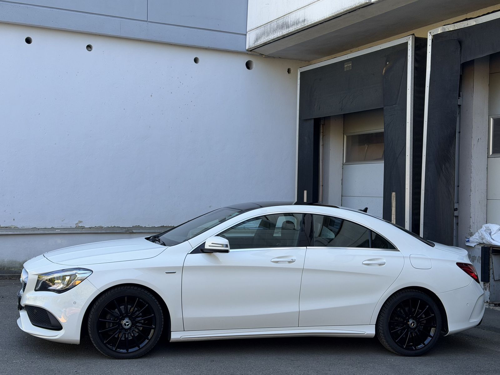 Mercedes-Benz CLA 200 Coupe AMG Edition LED Navi Pano RüKamera foto 3
