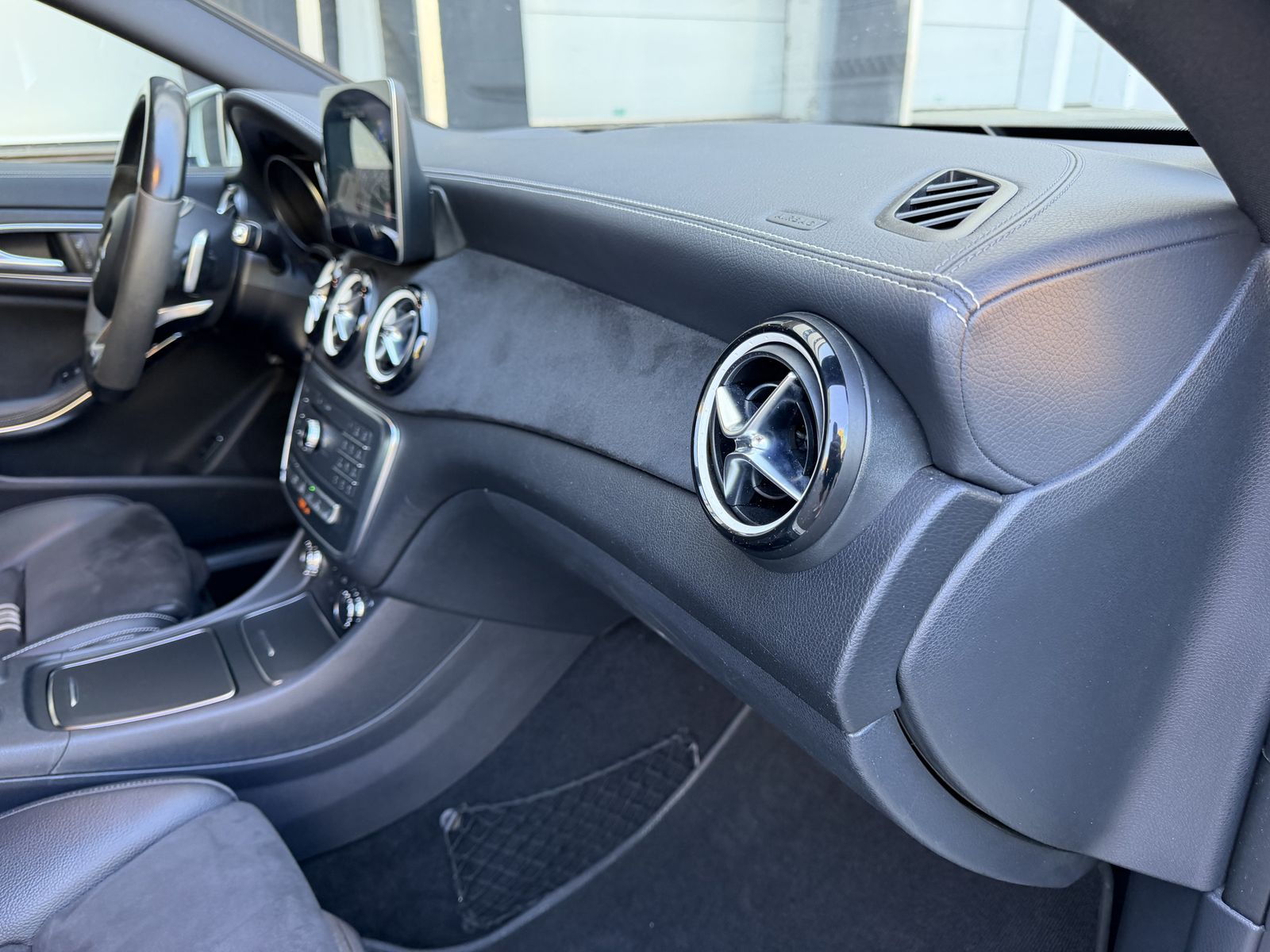 Mercedes-Benz CLA 200 Coupe AMG Edition LED Navi Pano RüKamera foto 23