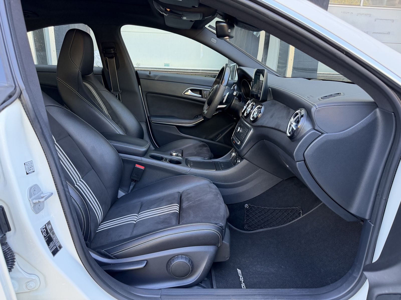 Mercedes-Benz CLA 200 Coupe AMG Edition LED Navi Pano RüKamera foto 24
