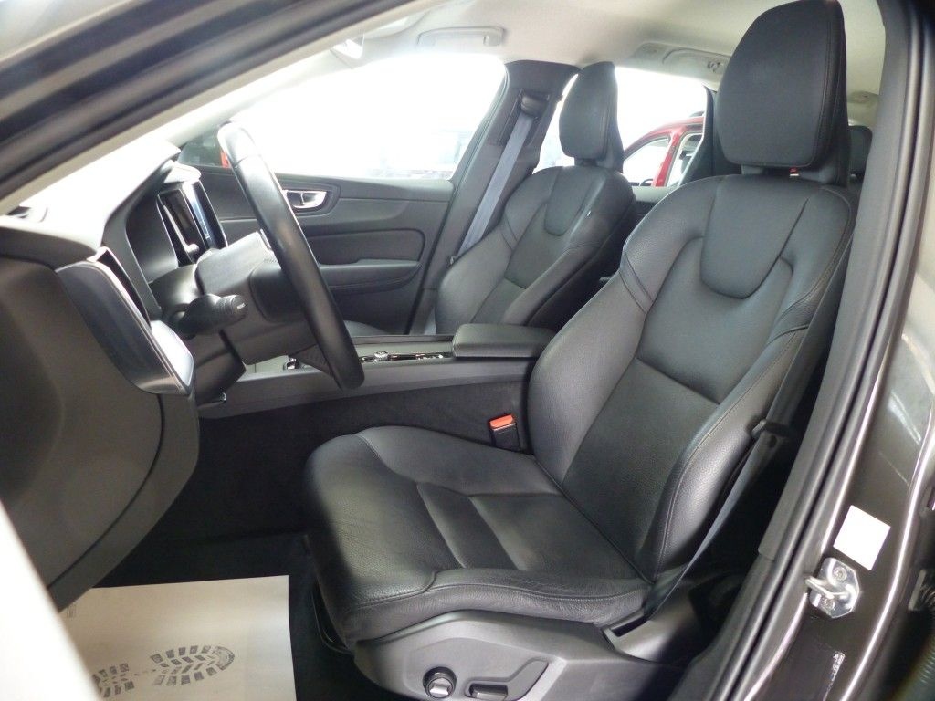 Volvo XC60 Momentum Pro 2WD Leder+AHK+LED+Cam+Sound foto 14